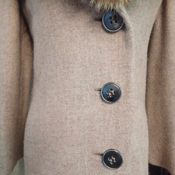 Rare Find! 1970s Vintage Pauline Trigere A Line Wool Coat Coyote Collar - Picture 4 of 16